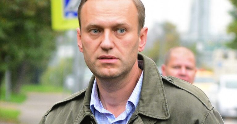 Aleksey Navalnı komadan ayıldı