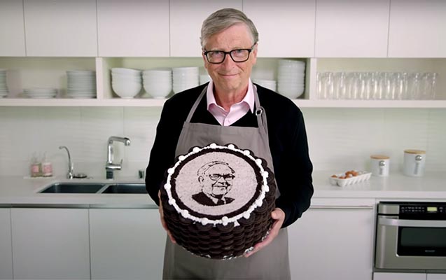 Bill Qeyts Baffet üçün tort bişirdi – VİDEO