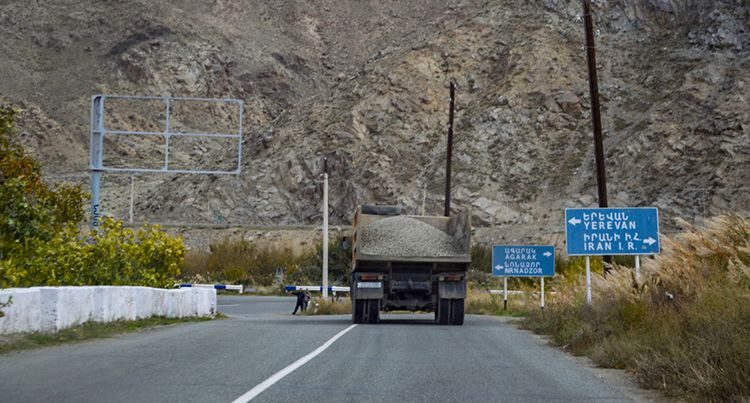 Rusiyaya məxsus yük maşınlarının Ermənistana hərəkəti dayandırılıb – İran rəsmisi