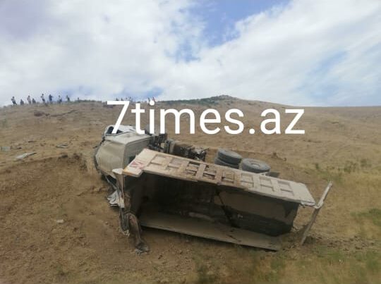 Siyəzəndə avtomobil aşdı: Sürücü öldü – Fotolar