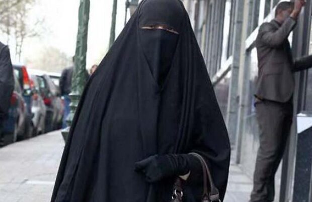 Bakı polisi qara niqabda “kişi” əli olan insanın kimliyini müəyyənləşdirdi – FOTO
