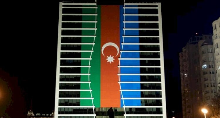 Nazirliyin binası Azərbaycan bayrağına büründü – Fotolar