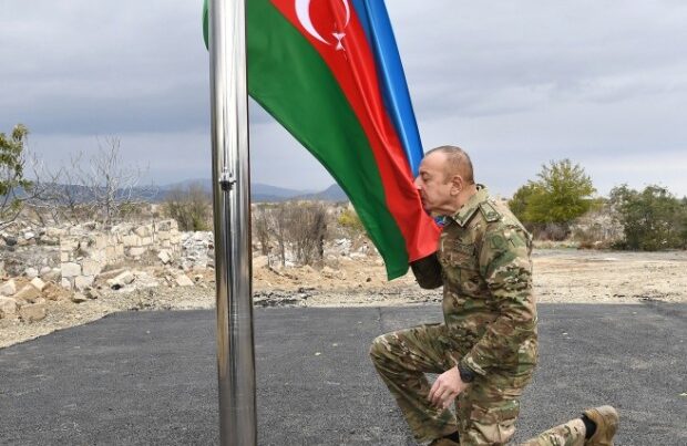 İlham Əliyev işğaldan azad edilmiş torpaqlarda bayrağımızı ucaltdı – VİDEO