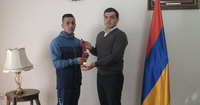 İranlı idmançı qızıl medalını erməni ailəsinə bağışladı – FOTO
