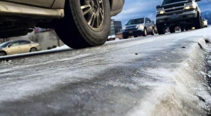 Bakıda yol buz bağladı, avtomobillər toqquşdu – VİDEO