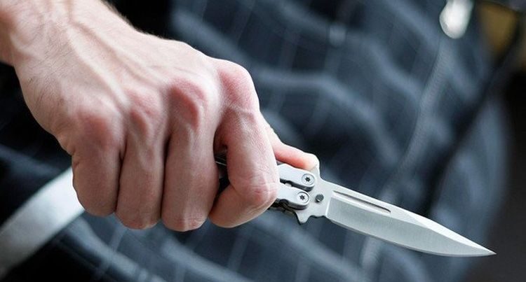 69 yaşlı kişi özünü bıçaqla doğradı