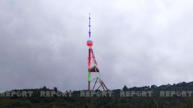 Tbilisi teleqülləsi Azərbaycan bayrağının rəngləri ilə işıqlandırılıdı