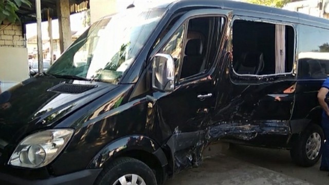 Sərnişin mikroavtobusu zəncirvari qəzaya düşdü – 5 nəfər yaralandı