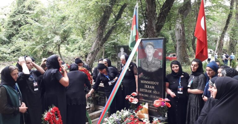 Xaçmazdan olan şəhidin cənnətdəki ilk ad günü məzarı yanında qeyd olunub – Fotolar