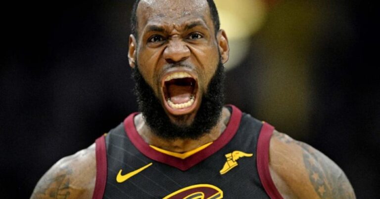 LeBron Ceyms ilk milyarder basketbolçu o oldu