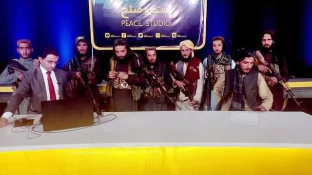 “Taliban” üzvləri verilişə silahla çıxdılar – FOTO/VİDEO