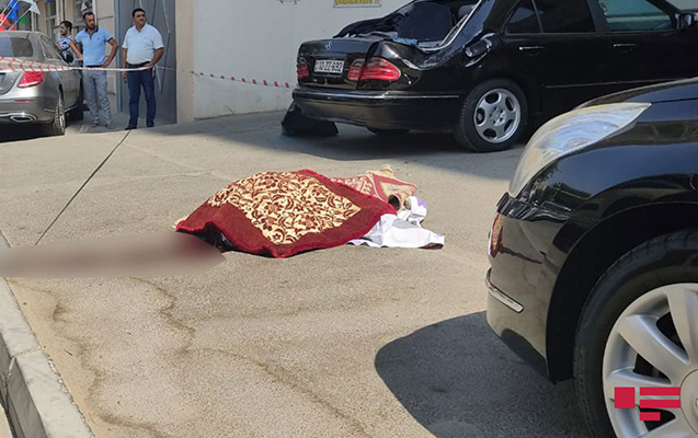 Bakıda 15 yaşlı oğlan özünü 9-cu mərtəbədən atdı – Foto