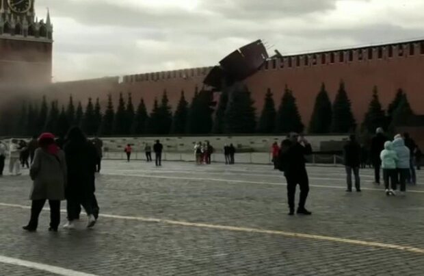 Kreml divarının bir hissəsi uçdu – VİDEO