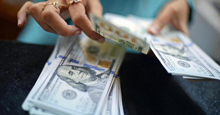 SON DƏQİQƏ: Banklar dollar qəbulunu DAYANDIRDI