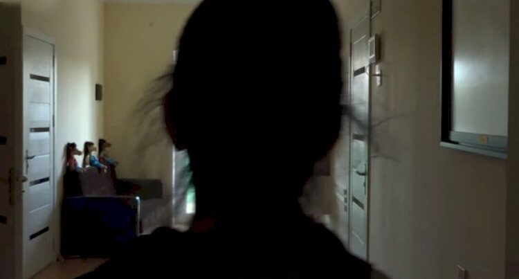 Narkoman anasından polisə şikayət edən 10 yaşlı qız danışdı – VİDEO
