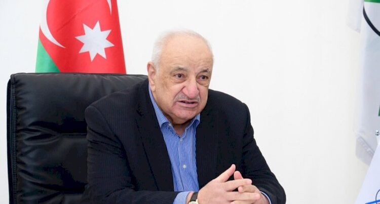 Müəllimlərdən pul yığan direktor Abid Şərifovun bacısı qızıdır – Video
