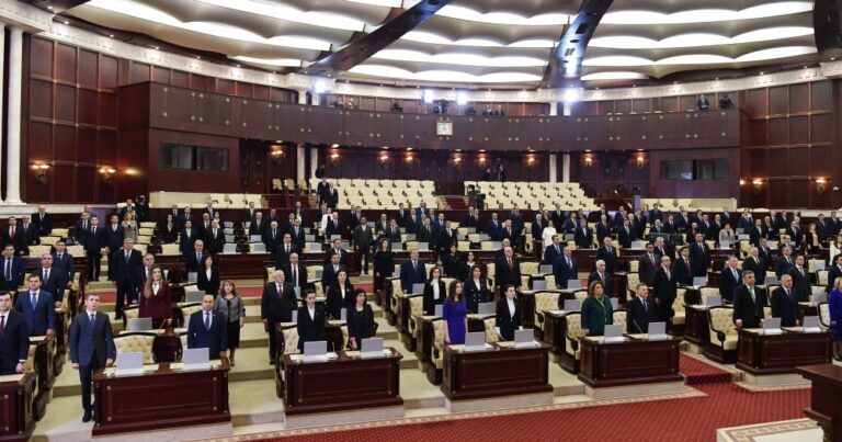 Parlamentdə Şəhid pilotların xatirəsi yad edilib