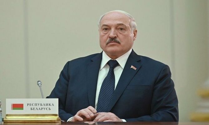Lukaşenko Özbəkistanı dərs çıxarmağa dəvət etdi
