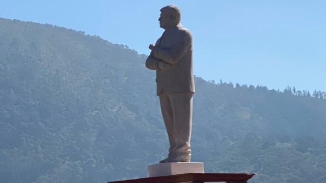Meksika prezidentinin heykəli söküldü – FOTO