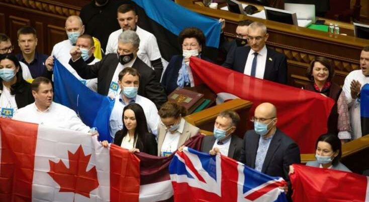 Ukraynalı deputatlar Türkiyə bayrağı açdı – FOTOLAR