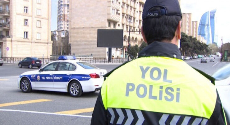 Azərbaycanda yol polisini bıçaqladılar