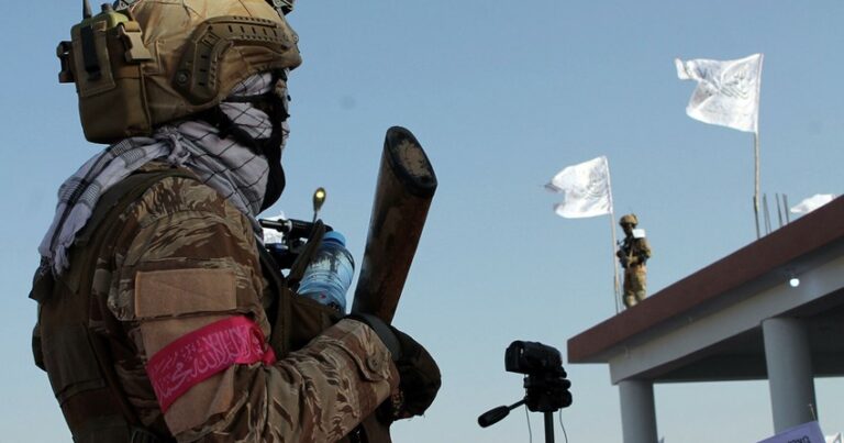 “Taliban” rəsmi olaraq Əfqanıstanın üçrəngli bayrağını qadağan etdi
