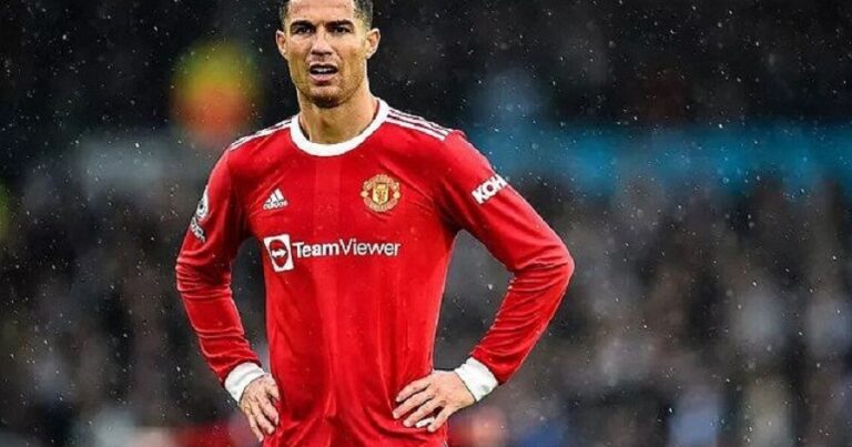 “Mançester Yunayted” uduzdu, Ronaldo azarkeşə hücum etdi