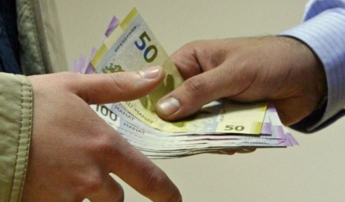 “Zəngi” liseyinin müəllimindən direktora ittiham: Valideynlərdən pul alıb – FOTO