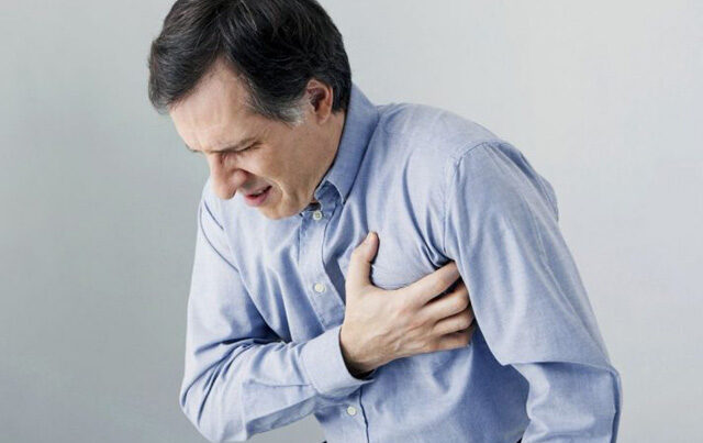 Həkim infarktın ən çox görülən simptomlarını AÇIQLADI