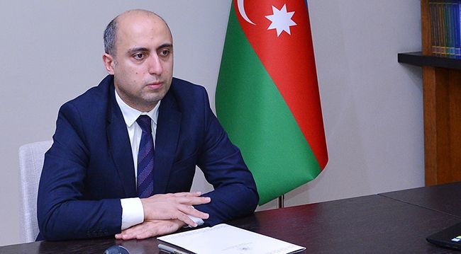 Sabiq deputat Emin Əmrullayevə səsləndi: “Niyə uşaqları mənəvi şikəst edirsiniz?”