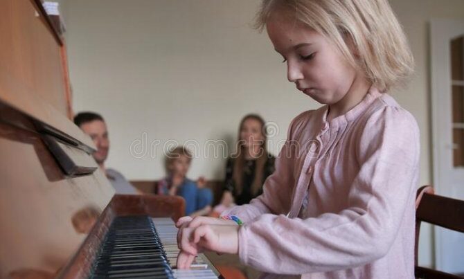 İşğalçılar Buçada 10 yaşlı qızın pianosuna qumbara bağladı…-Faşistliyin son həddi…