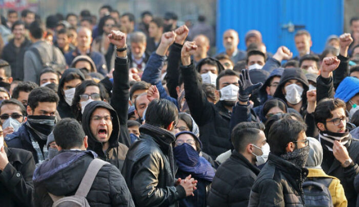 İranda əhali etiraza qalxdı