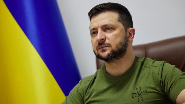 “Donbasda Rusiyanın Ukraynadan 20 dəfə çox texnikası var” – Zelenski