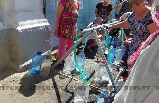 Nikolayevdə ukraynalılar su böhranı yaşayır – FOTO