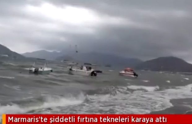 Türkiyədə güclü külək qayıqları sahilə atdı – VİDEO