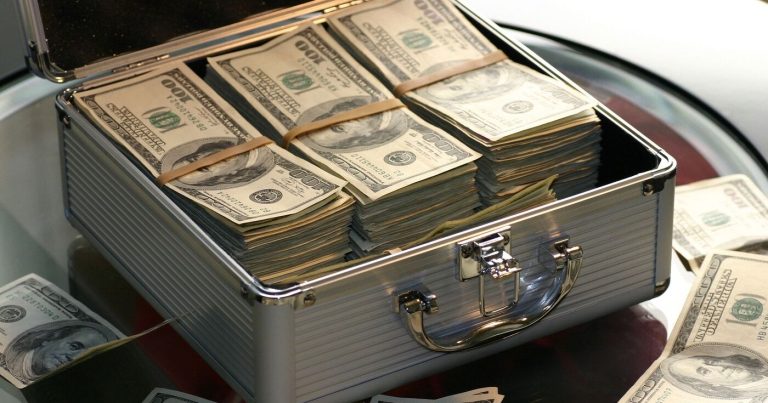 Rəsmi Vaşinqton güclü dolları dəstəkləyir: “Baha dollar idxalı ucuzlaşdırır”