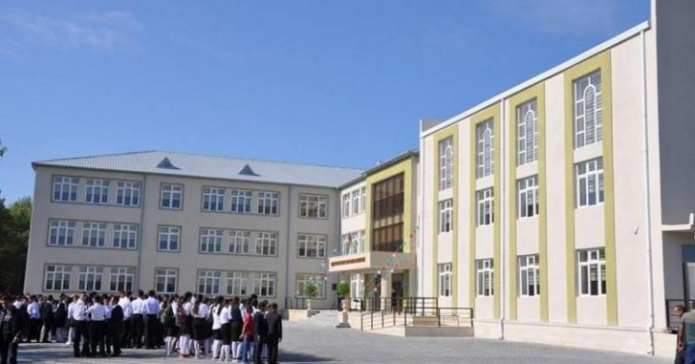 Daha bir məktəbdə rüşvət qalmaqalı: Müəllimin səs yazısı yayıldı