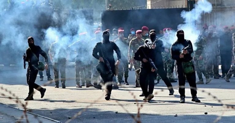 İraq polisi etirazçılara qarşı gözyaşardıcı qazdan istifadə edib