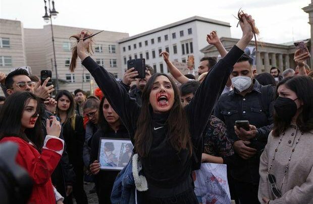 Tehran küçələrində “diktatora ölüm!” ŞÜARI