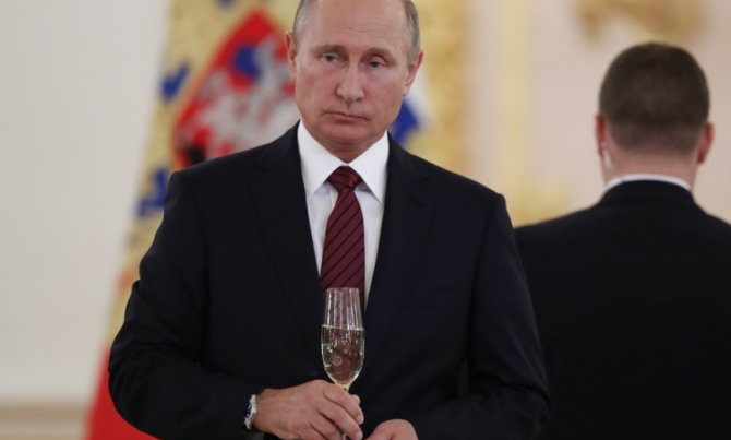Putinin dodaqları və əlləri ingilislərin diqqətini yaman çəkib…