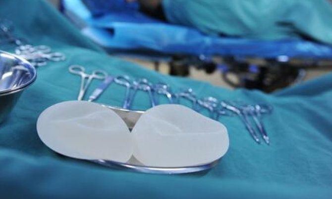 Silikon implantları olan qadınlarda dəri xərçənginin yeni forması aşkar edilib… – Yeni təhlükə