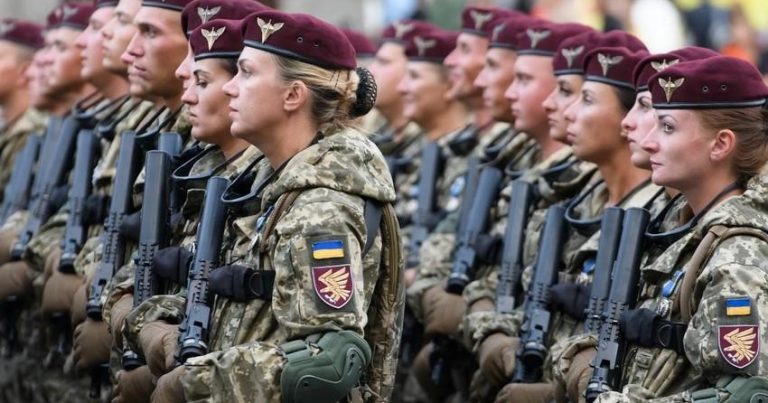 Ukraynada qadınların hərbi xidmət keçməsinə icazə verilib