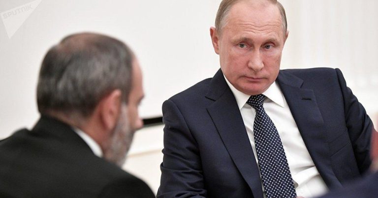 “Ъ”: Putin Soçidən öncə Nikolu bu cür danlayıb…