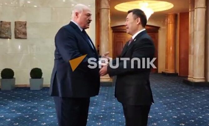 Lukaşenko: ““Mercedes” işə düşmədi, piyada gəldim” – VİDEO