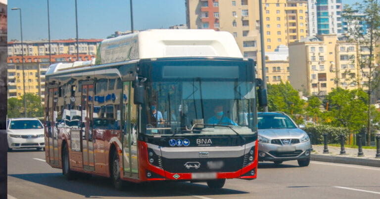 “Baku Bus”ın avtobusu yolda alışdı – Yanğının VİDEOSU