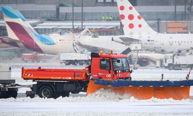 Paris aeroportlarında uçuşların 20-25 faizi ləğv olunub
