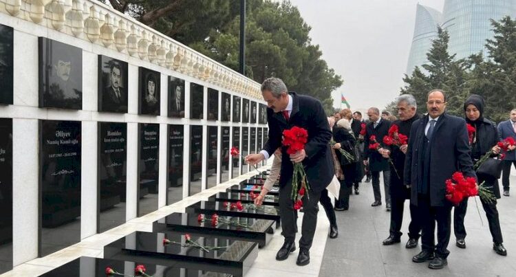 Türkiyənin təhsil naziri Bakıya gəldi