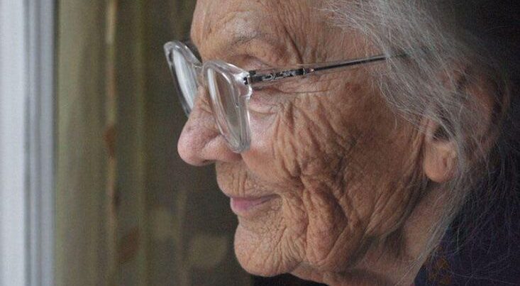 100 yaşlı qadın sirrini açdı – Kişilərdən uzaq durun…