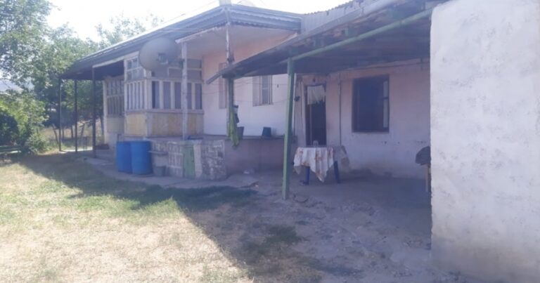 Xəyanət edən arvadının boğazını kəsib 25 dəfə bıçaqladı