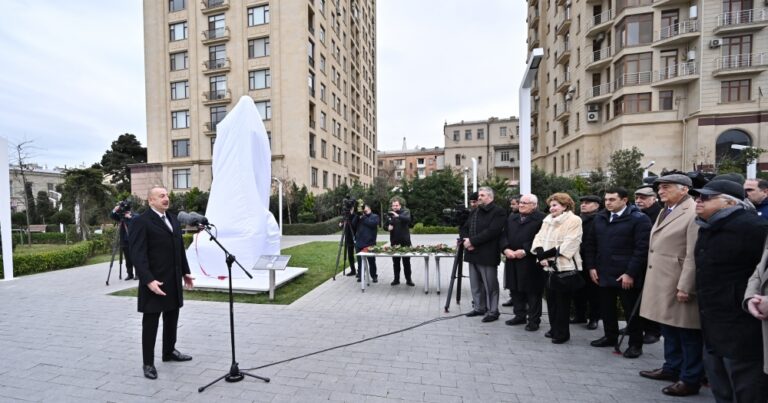 Prezident Bakıda Tofiq Quliyevin abidəsinin açılışında iştirak etdi – FOTOLAR